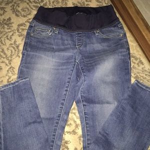 Gently used GAP Maternity skinny jeans. Size 4s